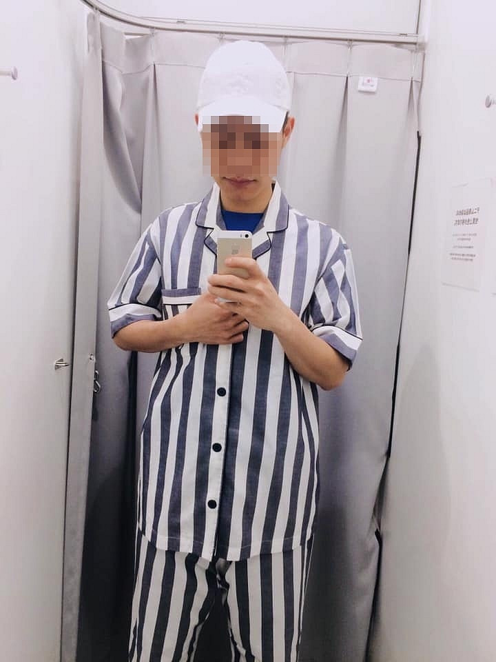 Những bộ đồng phục tù nhân "không ai dám mặc" trở thành "hot trend" được nhiều bạn trẻ săn lùng.