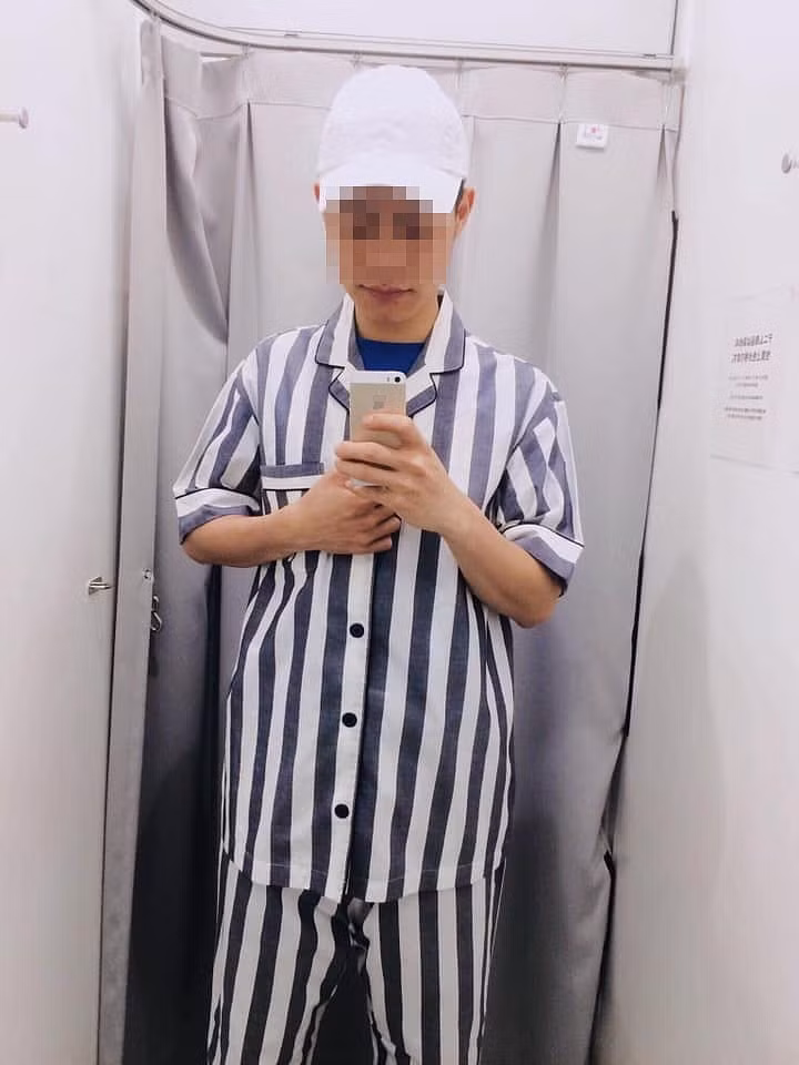 Những bộ đồng phục tù nhân "không ai dám mặc" trở thành "hot trend" được nhiều bạn trẻ săn lùng.