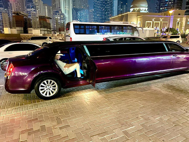 Bị từ chối tình cảm và sự nghiệp không mấy thuận lợi do ngoại hình kém, hot boy đã quyết định phải thay đổi, làm mới bản thân. Chính anh đôi khi đã tự cảm thấy ghét bỏ chính mình mỗi lần bị người khác nhìn với ánh mắt khinh thường, dè bỉu.