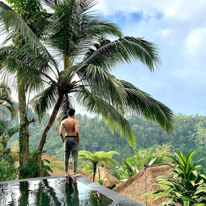 Anh chàng cho biết, trước đây chỉ cắm đầu vào học bởi quan niệm "tôt gỗ hơn tốt nước sơn" thế nhưng ngoại hình có phần luộm thuộm, lỗi thời đã không ít lần khiến Jason rơi vào những tình huống dở khóc dở cười.