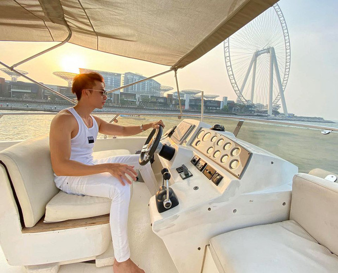 Chính những động lực đó giúp Jason Nguyễn quyết tâm thay đổi ngoại hình, anh chàng bắt đầu tập gym và ăn uống khoa học để có được hình thể đẹp và sức khoẻ tốt.