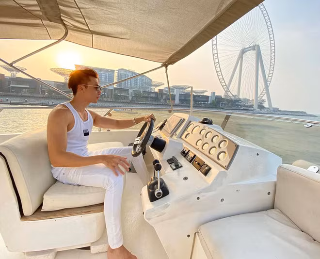 Chính những động lực đó giúp Jason Nguyễn quyết tâm thay đổi ngoại hình, anh chàng bắt đầu tập gym và ăn uống khoa học để có được hình thể đẹp và sức khoẻ tốt.