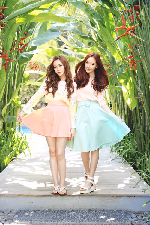 Không chỉ vậy, Elle và Jess còn được giới trẻ hâm mộ bởi có gu thời trang hợp thời, sành điệu.