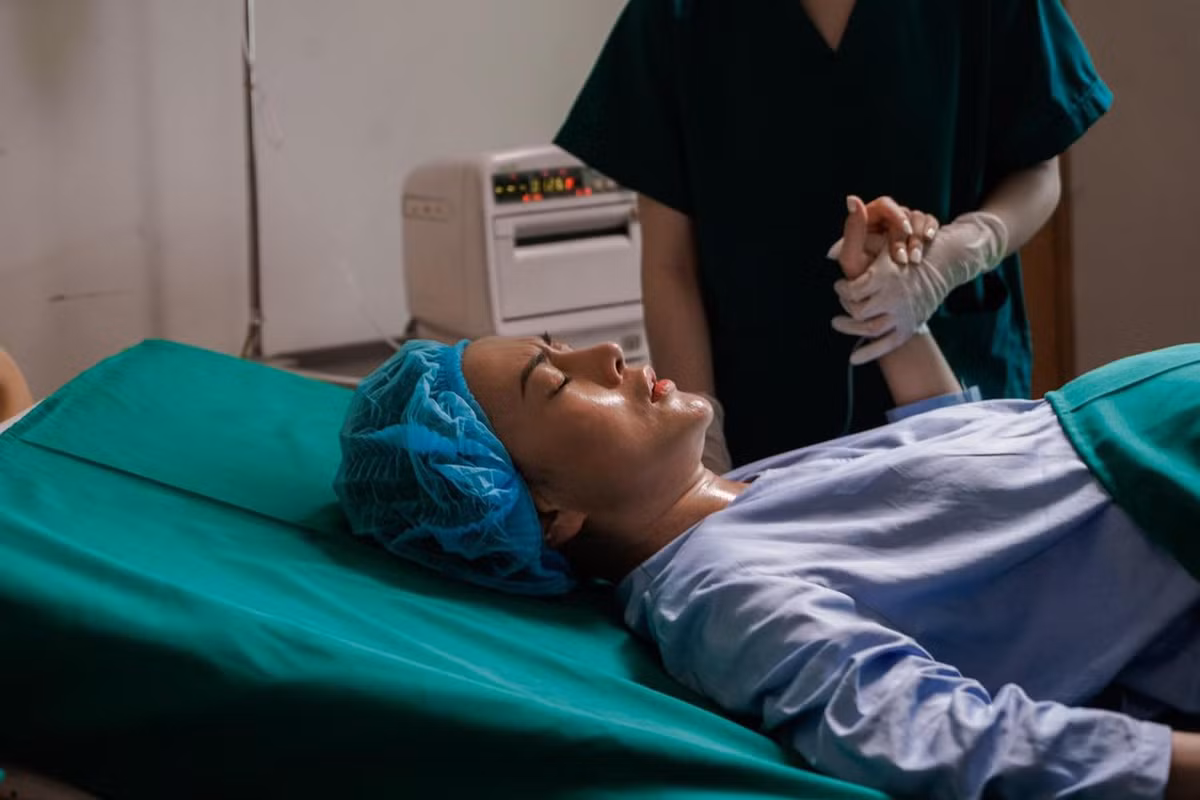 Khoảnh khắc vượt cản đầy dũng cảm của nữ diễn viên chính "Quỳnh Búp Bê".