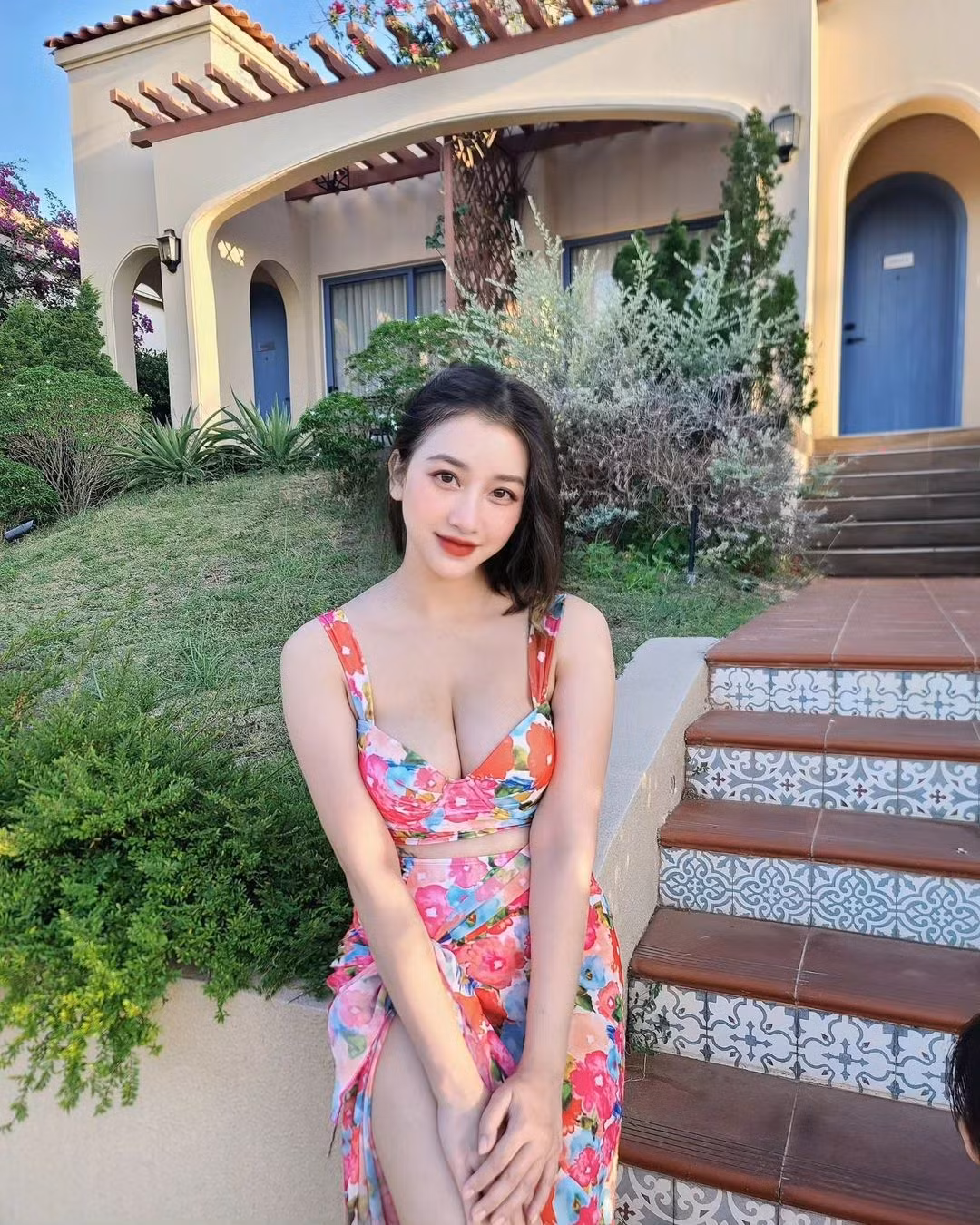 Nhan sac hien tai hot girl Viet tung duoc bao Trung khen het loi