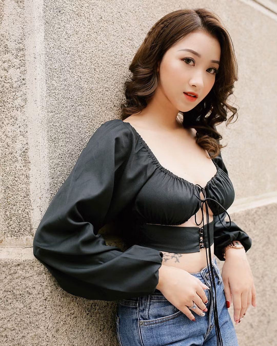 Cô nàng cũng là chủ sở hữu một cửa hàng thời trang ở TP HCM.