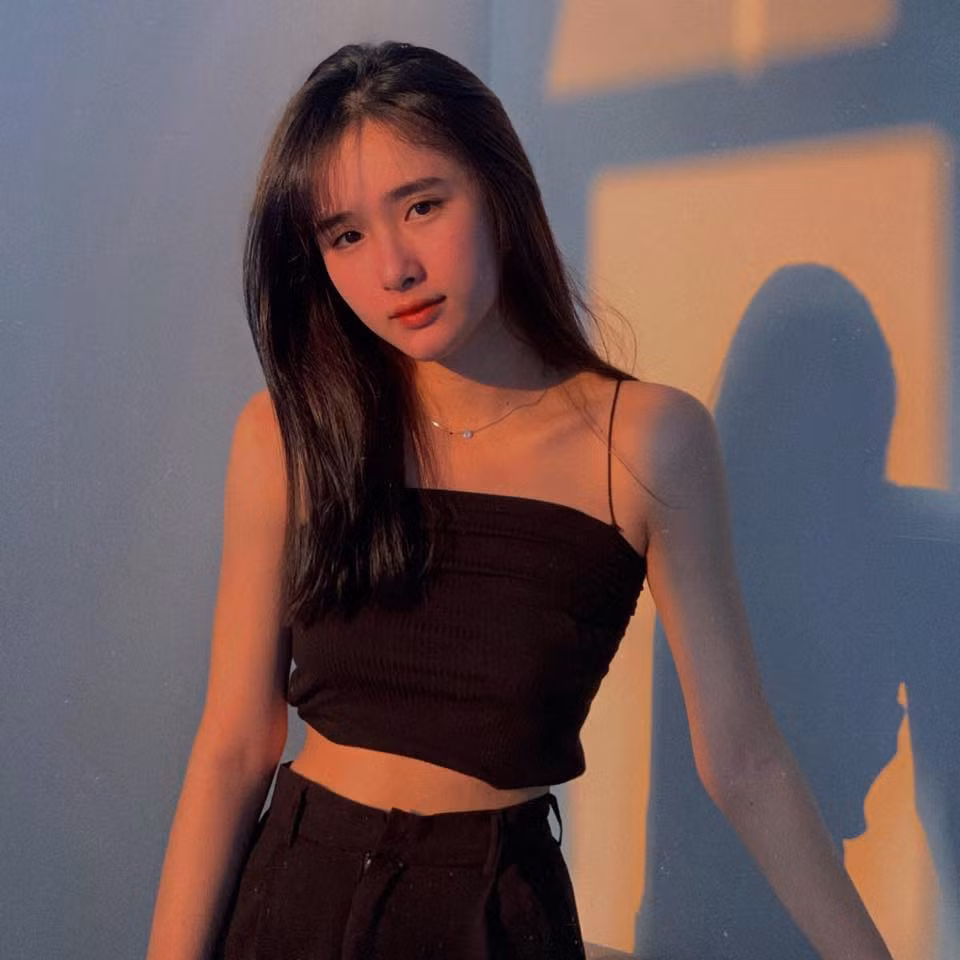 Sở thích của Quỳnh Nhi là đi du lịch, theo cô nàng chia sẻ đây là cơ hội để bản thân có những trải nghiệm khác biệt như đến thăm một vùng đất mới, gặp gỡ những con người mới.