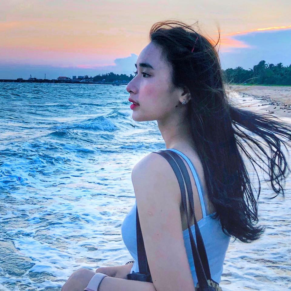 Dù ở góc chính diện hay góc nghiêng, Quỳnh Nhi đều vẫn rất xinh đẹp, cuốn hút.