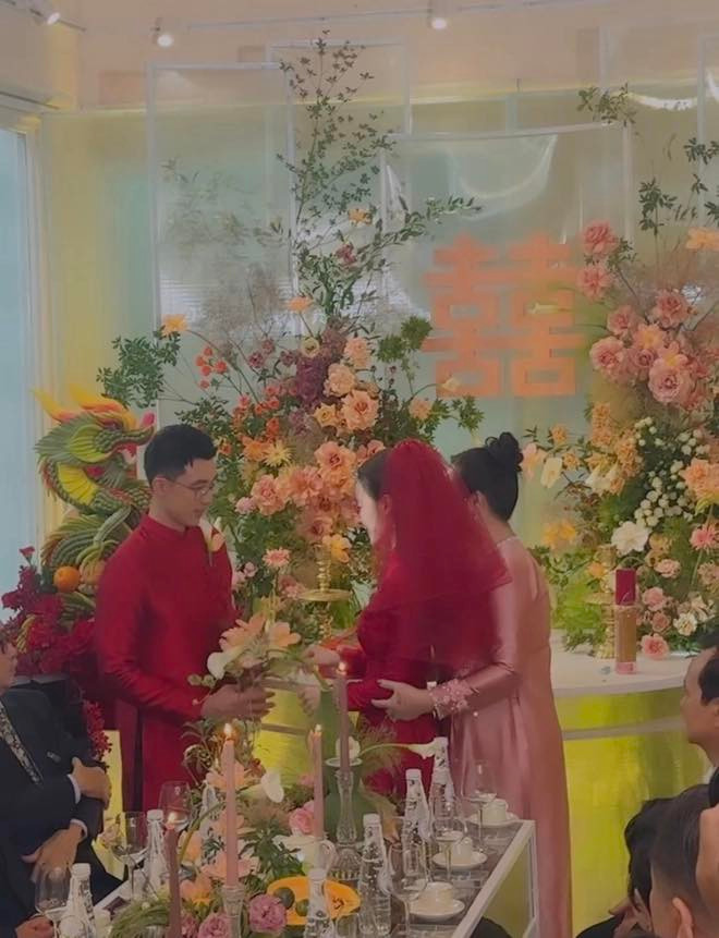 Những hình ảnh được rò rỉ từ đám cưới khiến netizen không khỏi xuýt xoa vì nhan sắc của cặp đôi nhân vật chính.