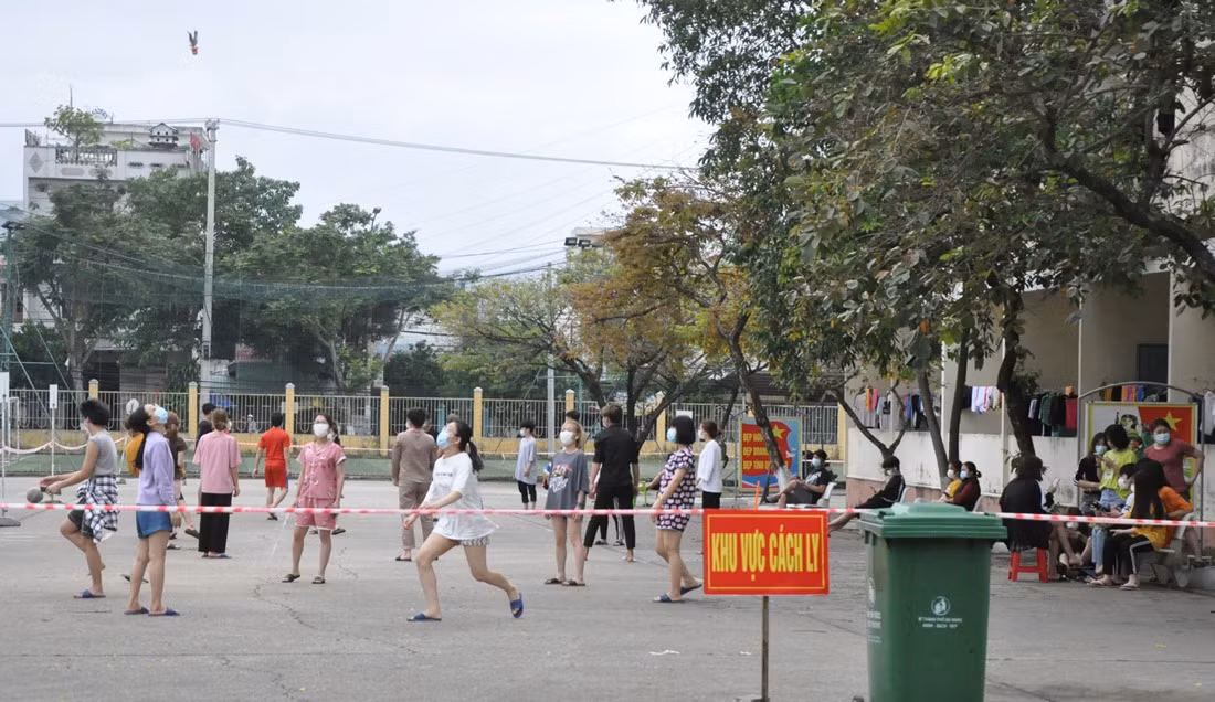 Mới đây, những hình ảnh trong một khu cách ly COVID-19 tập trung tại thành phố Đà Nẵng được chia sẻ trên mạng xã hội thu hút sự chú ý của dân mạng.