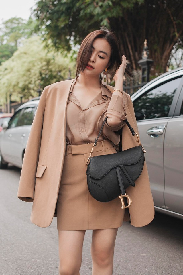 Sau thành công của gameshow Vui cùng Hugo, Hoàng Thùy Linh (sinh năm 1988) tiếp tục để lại dấu ấn trong lòng khán giả với Nhật ký Vàng Anh phần 2 năm 2007. Đến năm 2010, cô bắt đầu trong vai trò ca sĩ.