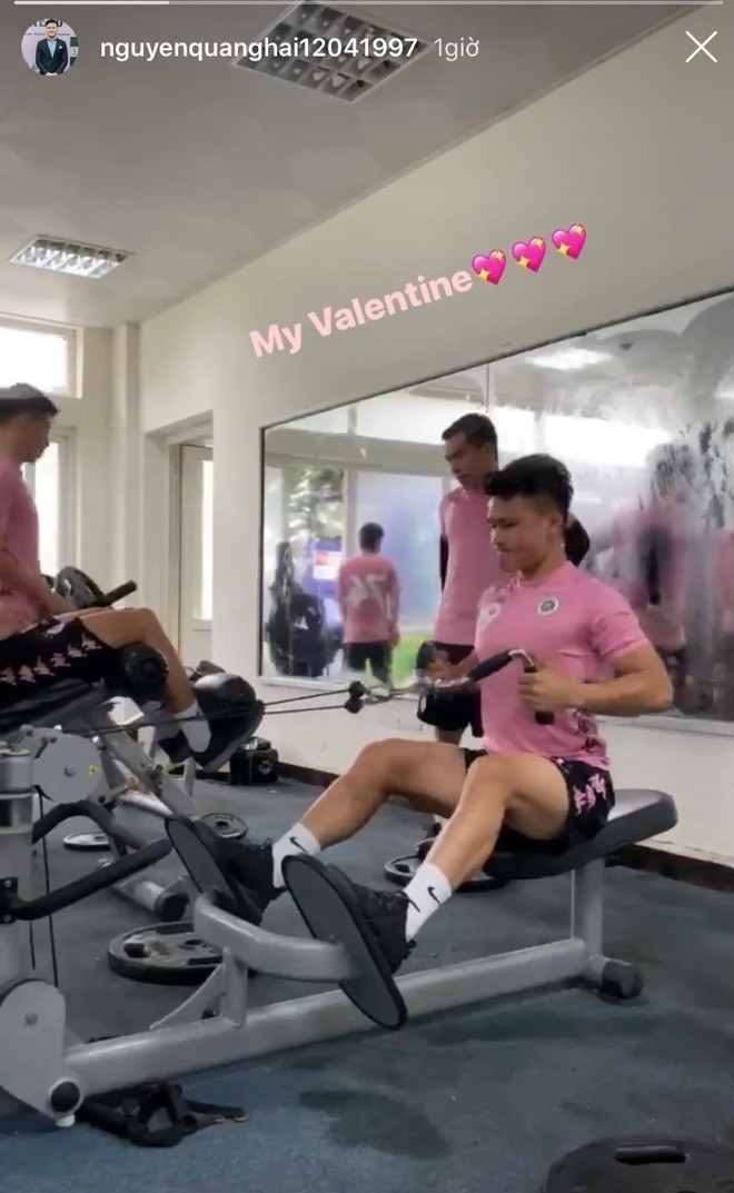 Ngày Valentine dường như không có gì đặc biệt đối với Quang Hải, anh vẫn luyện tập chăm chỉ cùng CLB. Bên cạnh đó, cầu thủ quê Đông Anh cũng khẳng định anh chưa có người yêu.