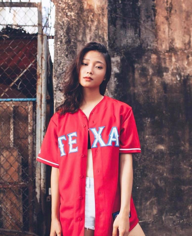 Huỳnh Ngọc Phương Trinh (sinh năm 1995) cũng là cái tên nổi bật trong số hot girl trường RMIT. Cô nàng từng là thành viên CLB bóng rổ và hiện tập luyện trong đội bóng của quận 1, TP. HCM.