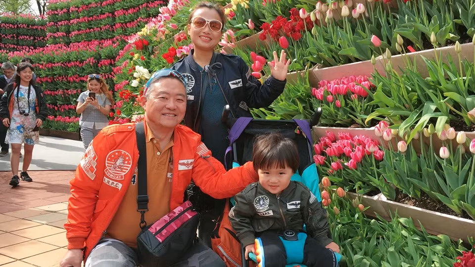 Gia đình 3 người của Vlogger Quỳnh Trần. Nguồn ảnh: ST/FBNV.