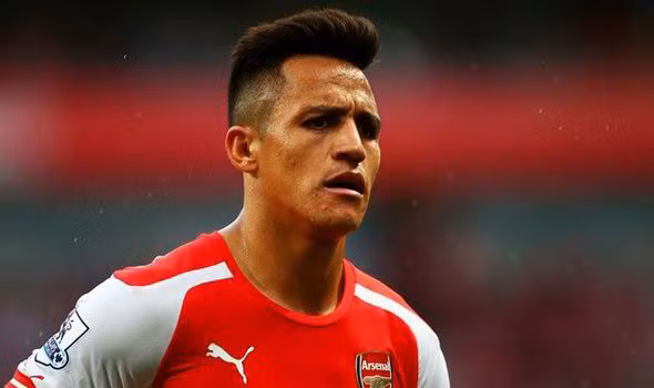  Alexis Sanchez (Arsenal): Có kiểu tóc cho thấy sự thông minh và hiện đại. Nó hợp với mọi trang phục kể cả khi anh không thi đấu.