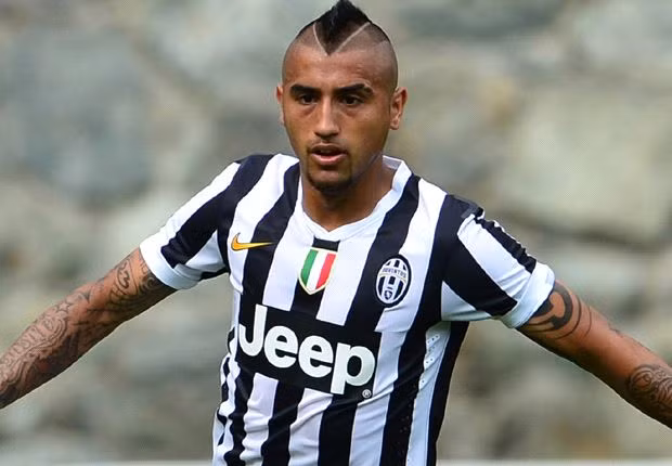 Arturo Vidal (Juventus): Vidal đang lựa chọn cho mình kiểu tóc Mohawk, nhìn anh nổi bật như một chiến binh của bộ tộc người da đỏ.