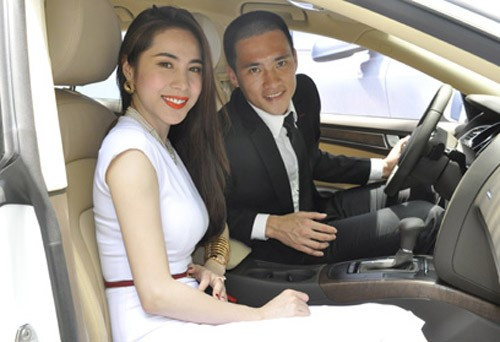 Những năm qua, Công Vinh là cầu thủ có nhiều bản hợp đồng quảng cáo nhất. Công Vinh có tài ăn nói, giao tiếp và đặc biệt là có cô vợ cũng khá đình đám trong giới showbiz nên việc anh kiếm được nhiều hợp đồng quảng cáo là điều không mấy ngạc nhiên. Những đối tác với Công Vinh có những sản phẩm từ xe hơi, đồ điện tử, nước uống cho để dược phẩm.