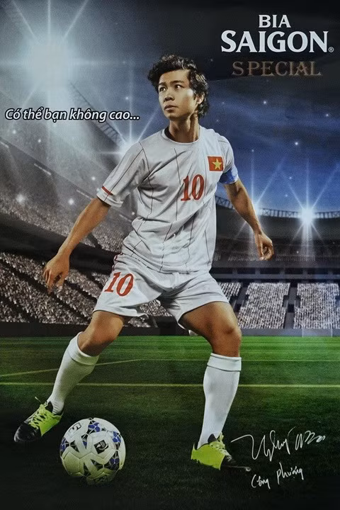 Sau thành công vang dội tại những giải đấu vừa qua, rất nhiều cầu thủ thuộc lứa U19 VN đã kiếm được những bản hợp đồng quảng cáo khá béo bở. Đáng kể nhất đó là bản hợp đồng quảng cáo của Công Phượng với một hãng bia có tên tuổi tại Việt Nam.