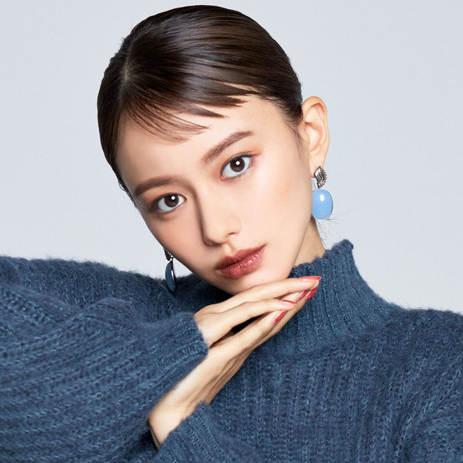 Không chỉ làm người mẫu, "ngôi sao sáng" của làng giải trí Nhật Bản còn được biết đến với vai trò diễn viên. Cô nàng ra mắt công chúng từ năm 2011 và có loạt thành tích vô cùng ấn tượng.