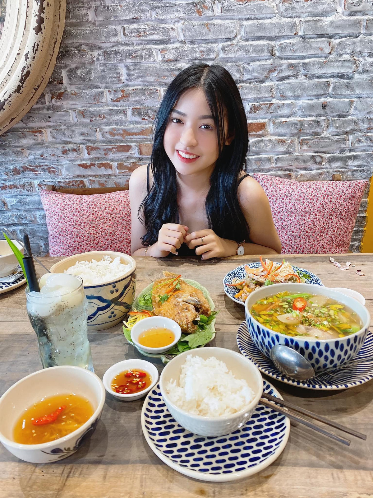 Ngây lập tức, phát ngôn của cô nàng nhận "cơn mưa gạch đá" từ cộng đồng mạng. Nhiều người thậm chí đã tấn công trang cá nhân của Thanh Tâm bằng những lời lẽ vô cùng khó nghe.