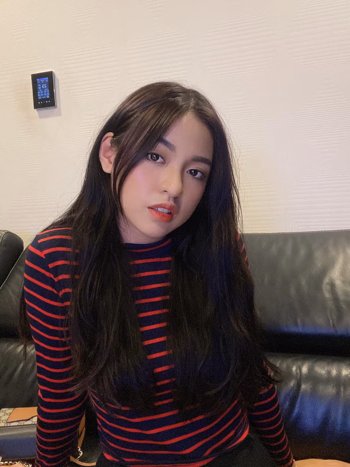 "Có nhiều bạn còn nhắn tin bảo em: "Sao mày không chết đi cho đẹp trời!", lúc ấy em buồn và hụt hẫng lắm, em cũng đã từng nghĩ đến cái chết. Nếu như mình chết đi thì mọi người sẽ bỏ qua cho mình chứ? Nếu như mình chết đi thì sẽ xoá tan những sai lầm của mình trong quá khứ phải không?... Nhưng lúc cầm những viên thuốc vô tri trên tay, nước mắt em đã rơi, hàng tá suy nghĩ trong đầu hiện lên đã ngăn cản em làm điều dại dột ấy" - Thanh Tâm cho hay.