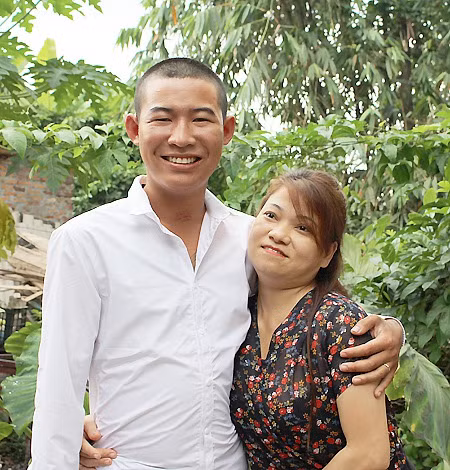 Cap vo chong nen duyen tu viec... ngu nho gay xuc dong dan mang