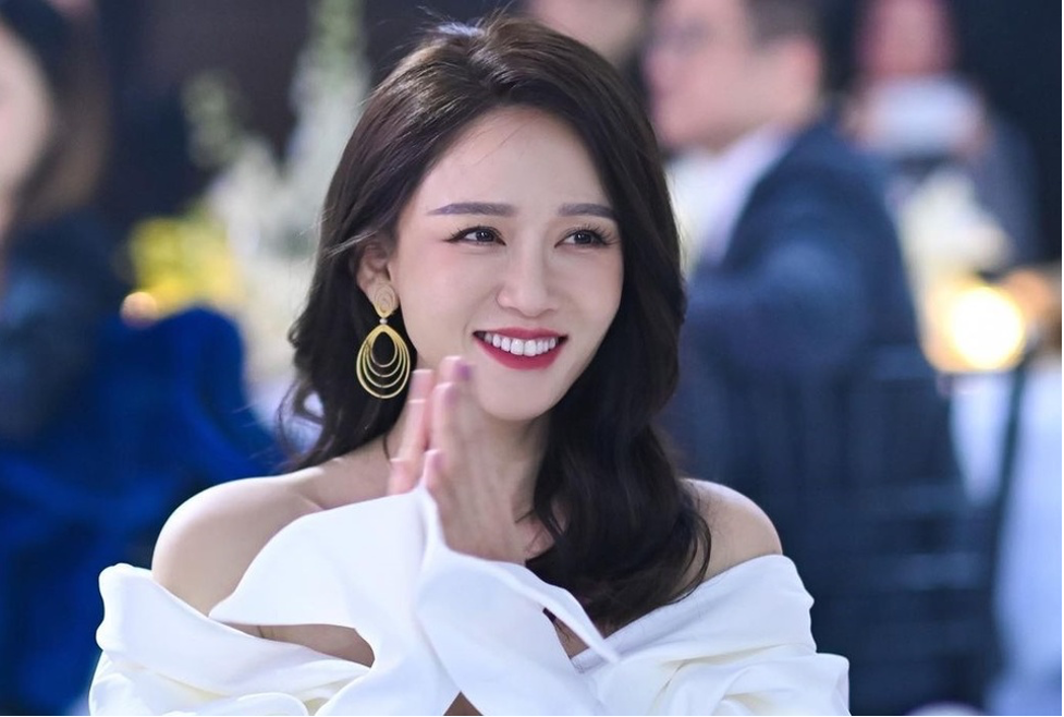 Nhan sắc ngày càng mặn mà của cô vẫn khiến fan mê đắm,