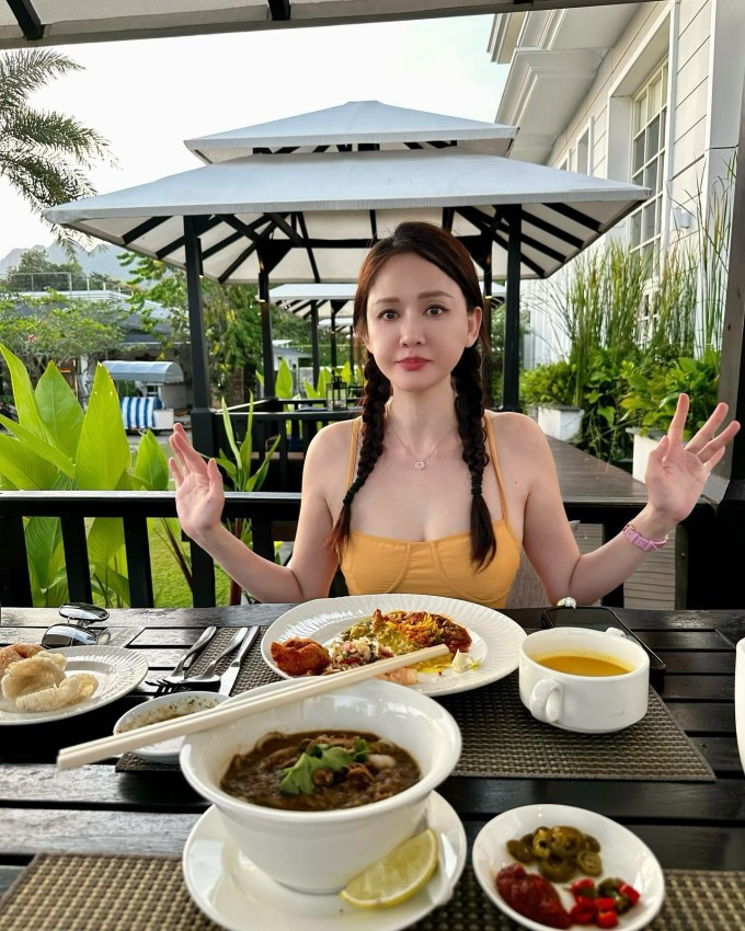 Nhiều người còn gọi cô là "mỹ nhân không tuổi".