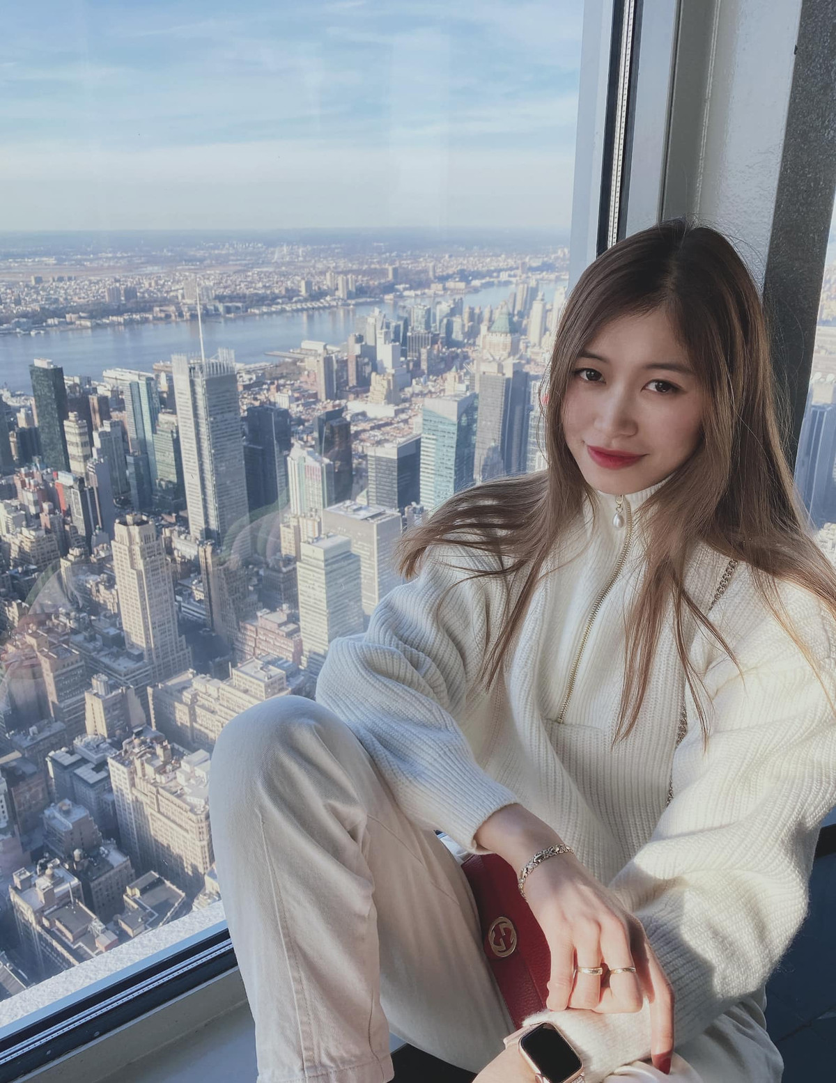 Cách đây không lâu, Vóc Đỗ khoe được bạn trai chuyển cho 1500 USD để đi du lịch, ngay lập tức nhiều người cho rằng nàng WAG hám của, lấy tiền của người yêu để tiêu sài. Đáp trả, cô nàng cho biết đã chuyển lại đầy đủ số tiền trên cho Văn Dũng.