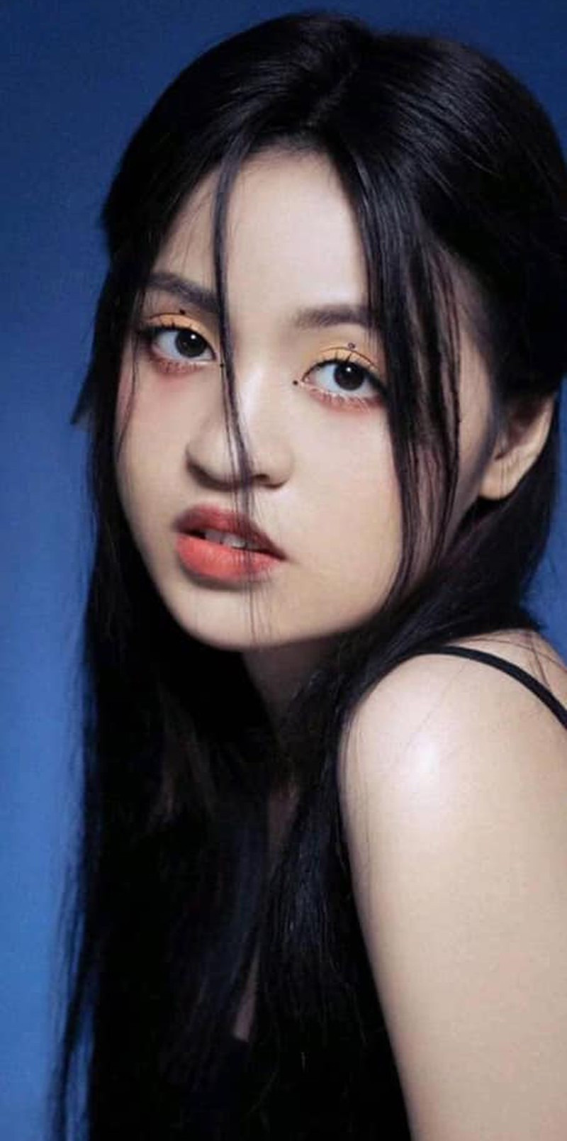 Hot girl "bắp cần bơ" đã cosplay Jisoo - nữ ca sĩ đình đám xứ sở kim chi và nhận về nhiều phản hồi trái chiều.