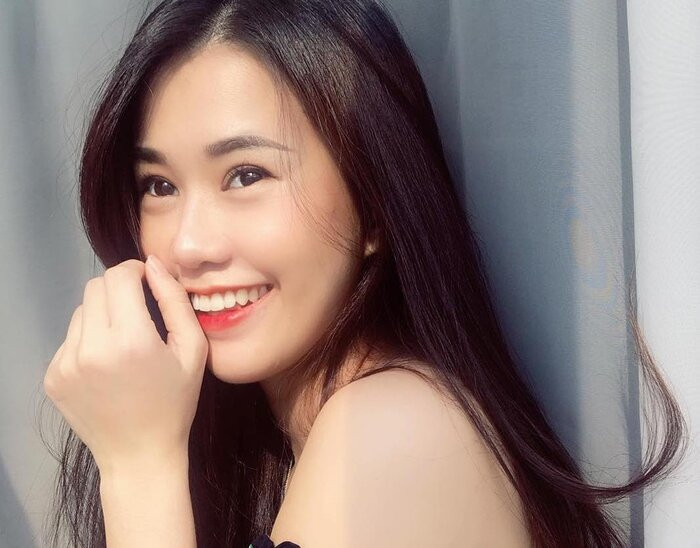 Cô nàng nhận được sự yêu mến của nhiều người nhờ vẻ ngoài xinh xắn. Khi đó, cô là gương mặt trang bìa được nhiều tờ báo tuổi teen lựa chọn.