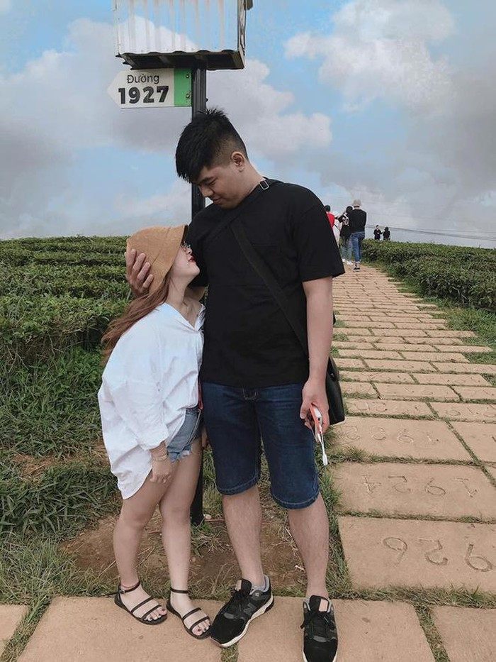 Với Hạnh nửa kia là chàng trai chững chạc, chủ động trong chuyện tình cảm, yêu chân thành và sống hết mình. Đặc biệt anh rất tâm lý, chiều chuộng bạn gái.