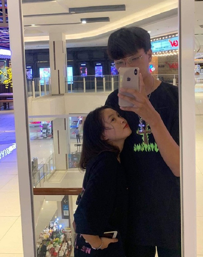 Theo Tuyết Di, người mình yêu rất vui tính và rất chiều chuộng bạn gái. Bên nhau 7 tháng, cặp đôi đã biết thay đổi vì nhau hơn.