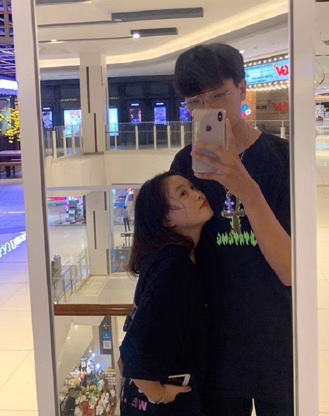 Theo Tuyết Di, người mình yêu rất vui tính và rất chiều chuộng bạn gái. Bên nhau 7 tháng, cặp đôi đã biết thay đổi vì nhau hơn.