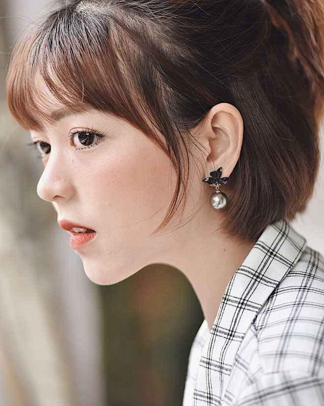 Ngoài gương mặt xinh đẹp, Châu Thư còn nhận được nhiều lời khen ngợi về vóc dáng cân đối, gợi cảm.