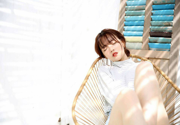 Dưới các bức ảnh của cô, không ít bình luận được viết bằng tiếng Anh, tiếng Trung.