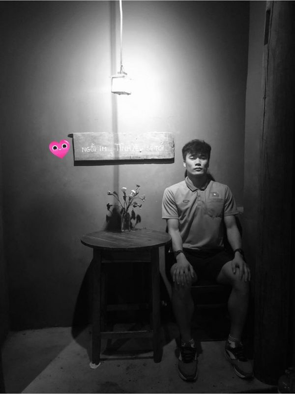 Sau thời gian 1 năm ngồi dự bị trên hàng ghế của CLB Hà Nội, Bùi Tiến Dũng chính thức kết thúc hợp đồng để kí với CLB TP HCM. Việc thủ thành sinh năm 1997 và Công Phượng đều sẽ đầu quân cho TP HCM hứa hẹn một mùa V-League thú vị.