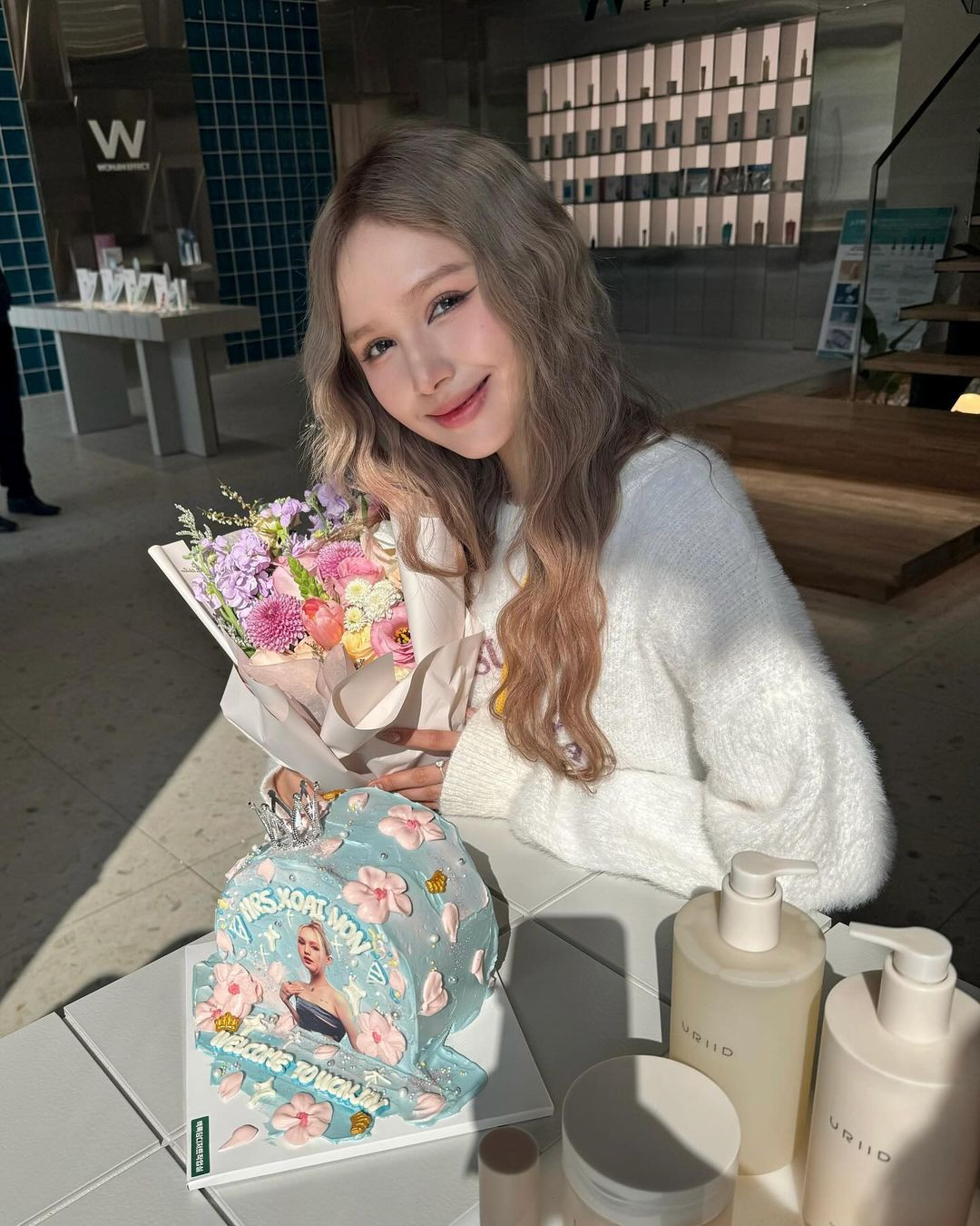 Với lợi thế nhan sắc xinh đẹp như búp bê, Xoài Non từ lâu đã là gương mặt có tiếng trong làng mẫu ảnh chụp lookbook ở Sài Thành.