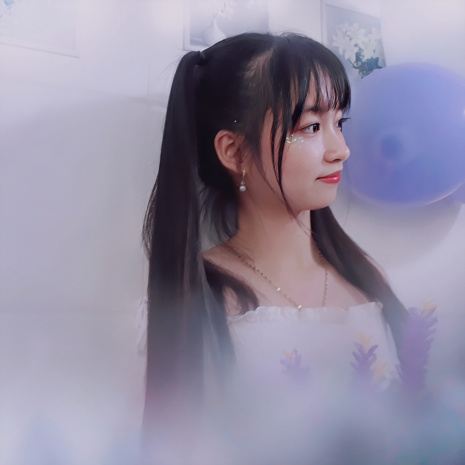 Bên cạnh sở thích võ thuật, Thúy Vi cũng bén duyên với nghề mẫu ảnh từ khá sớm.