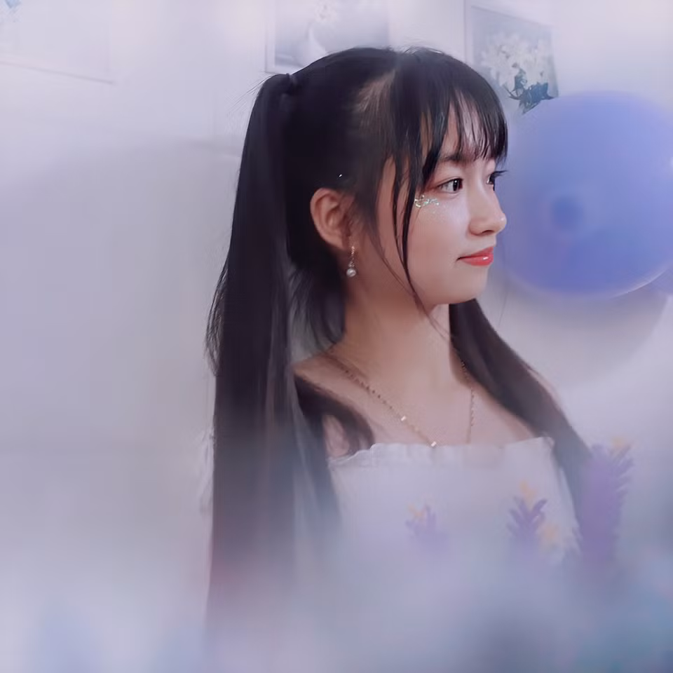 Bên cạnh sở thích võ thuật, Thúy Vi cũng bén duyên với nghề mẫu ảnh từ khá sớm.