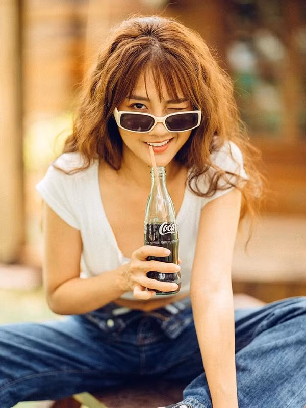 Kiều Trinh đã là một diễn viên có những vai diễn được khán giả nhớ tới như vai Phương Xù trong phim "Em chưa 18", vai mẹ đơn thân trong "Ông ngoại tuổi 30" và gần đây nhất là vai Bảo Hân trong phim truyền hình "Gia đình là số 1" phẩn 3.