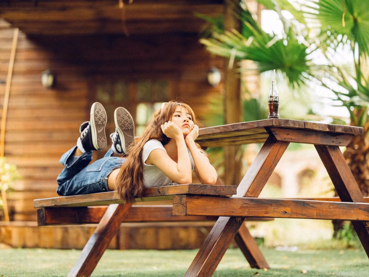 Sở thích của cô gái từng được mệnh danh "hot girl trà sữa" là diễn xuất, làm MC, đi du lịch, chơi piano...