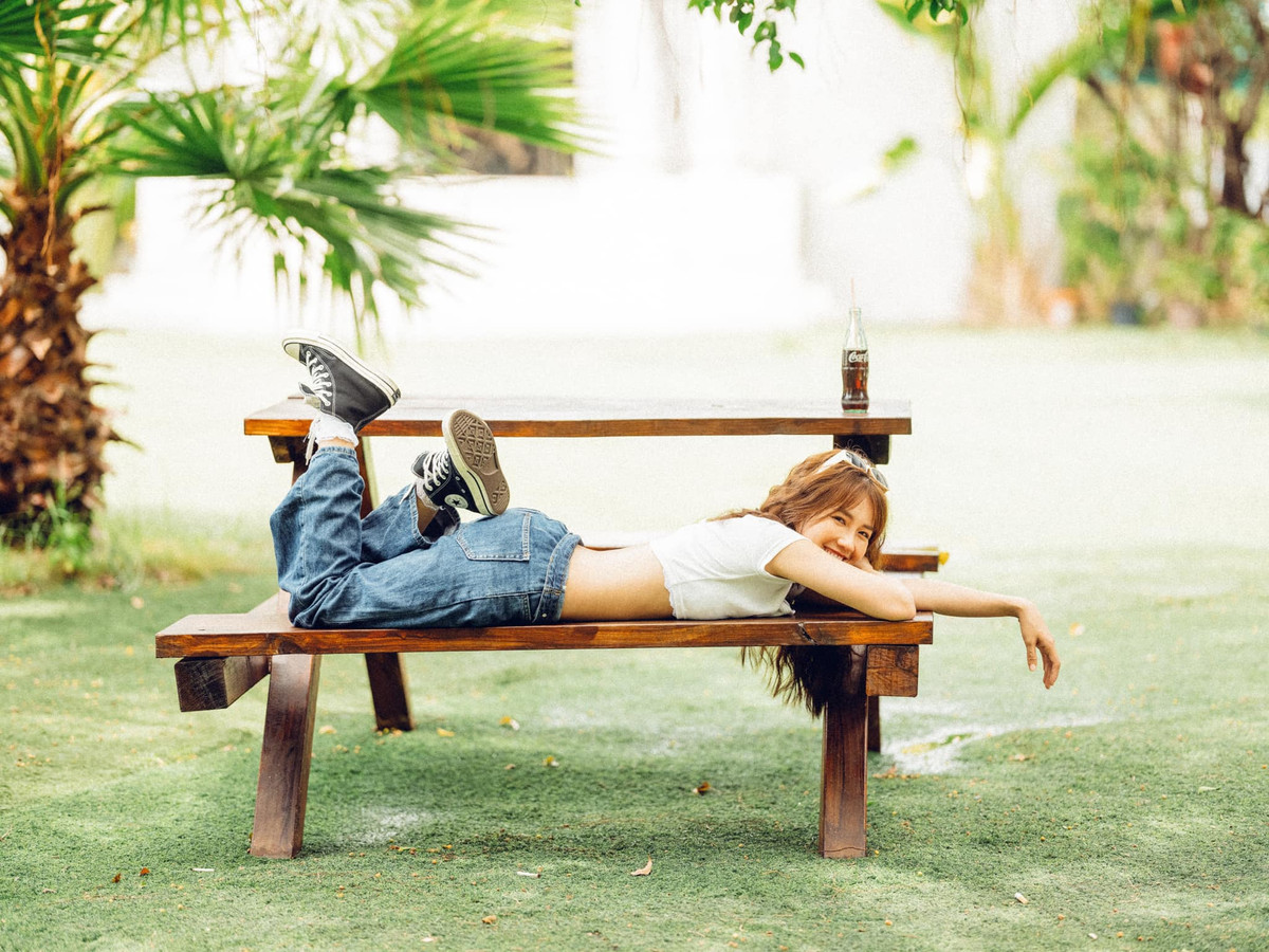 Không sở hữu đôi chân dài miên man nhưng bù lại, ở Kiều Trinh có những nét đáng yêu của một "cô bé trà sữa" hồn nhiên, trong sáng.