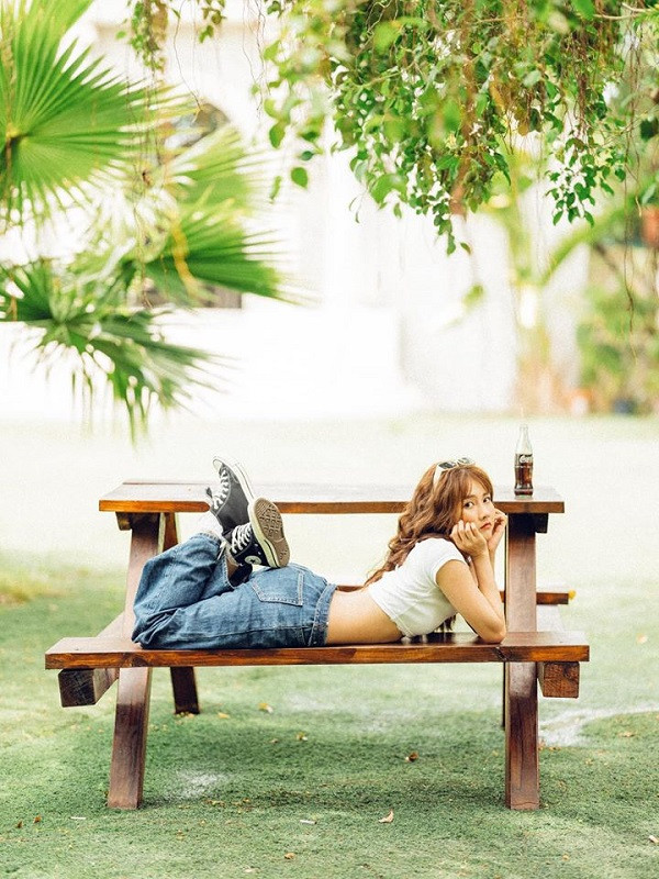 Vốn dĩ nổi lên với hình tượng kẹo ngọt, ngây thơ trong sáng. Vậy nên khi Trinh thay đổi phong cách hoàn toàn mới cá tính, quyến rũ thì cô nàng lại khiến fan hâm mộ cảm thấy vô cùng hào hứng.