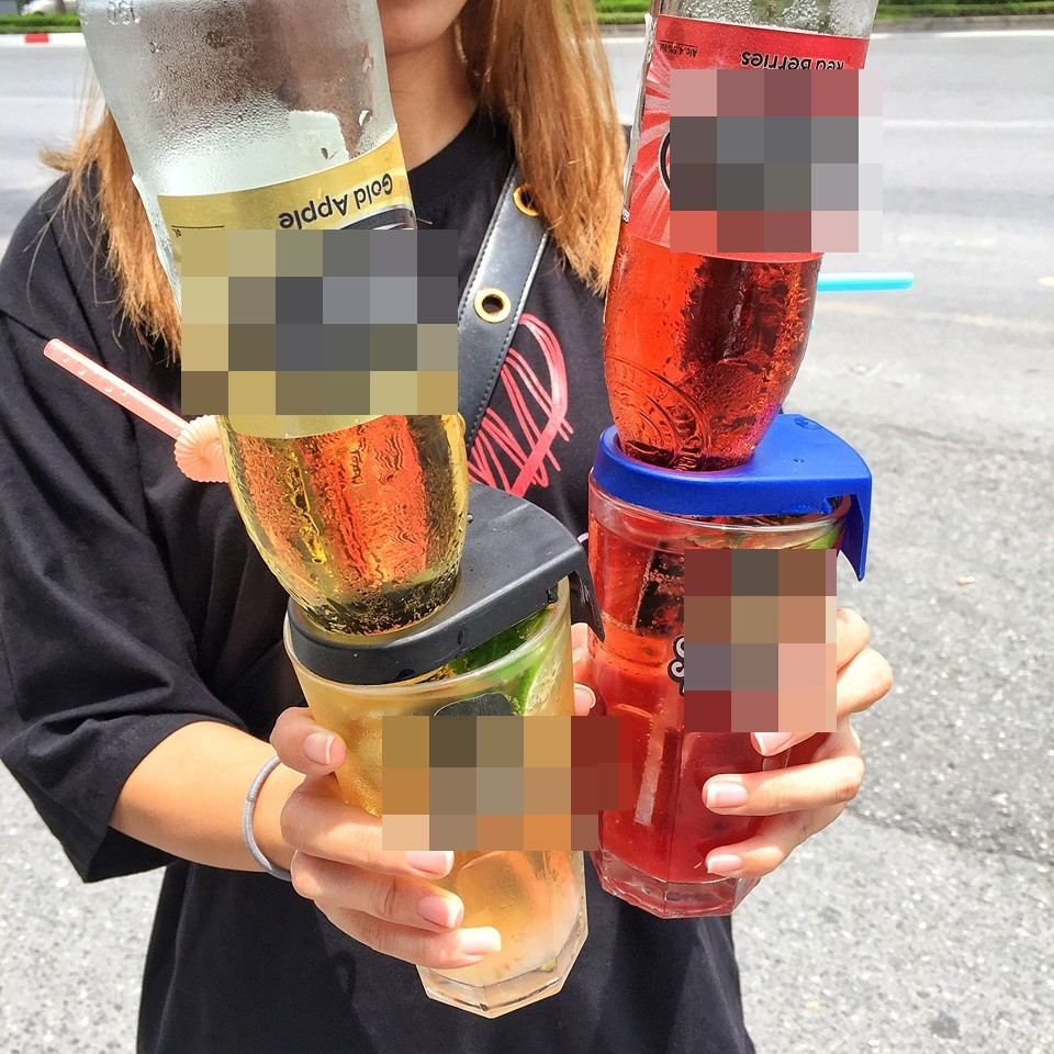 Bia úp ngược từng xuất hiện ở Sài Gòn và nhanh chóng được giới trẻ Sài thành ưa thích. Ảnh: Facebook