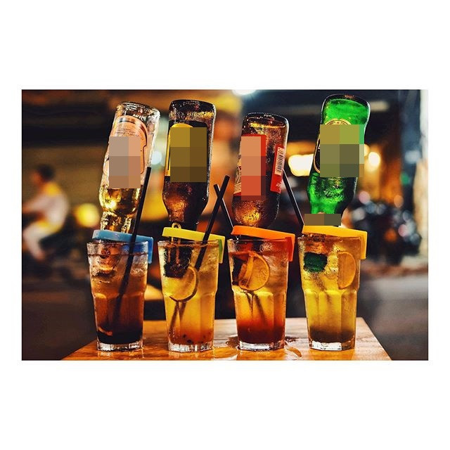 Với nồng độ cồn không quá "nặng đô", lại có vị ngọt thơm dịu nhẹ, bia trái cây úp ngược trở thành món "nhậu" được lòng "hội chị em". Ảnh: instazu.com