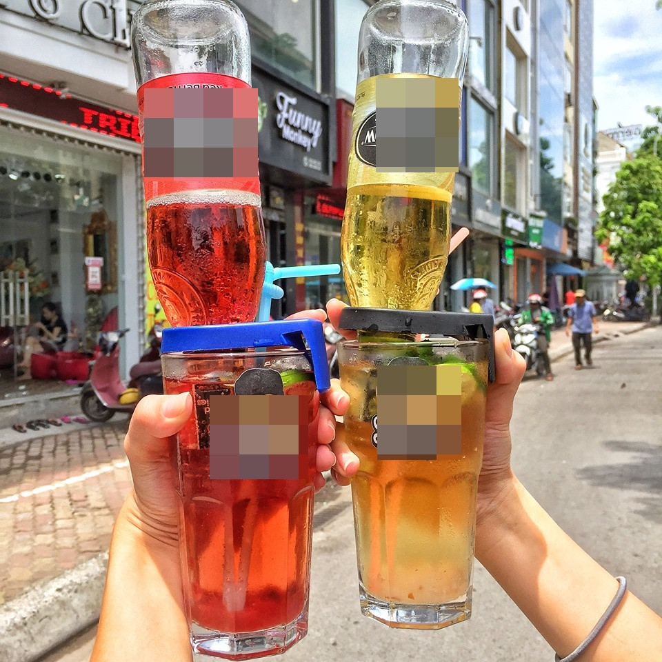 Thông tin về loại bia trái cây úp ngược được đăng tải trên MXH thu hút sự tò mò của dân tình. Ảnh: Facebook