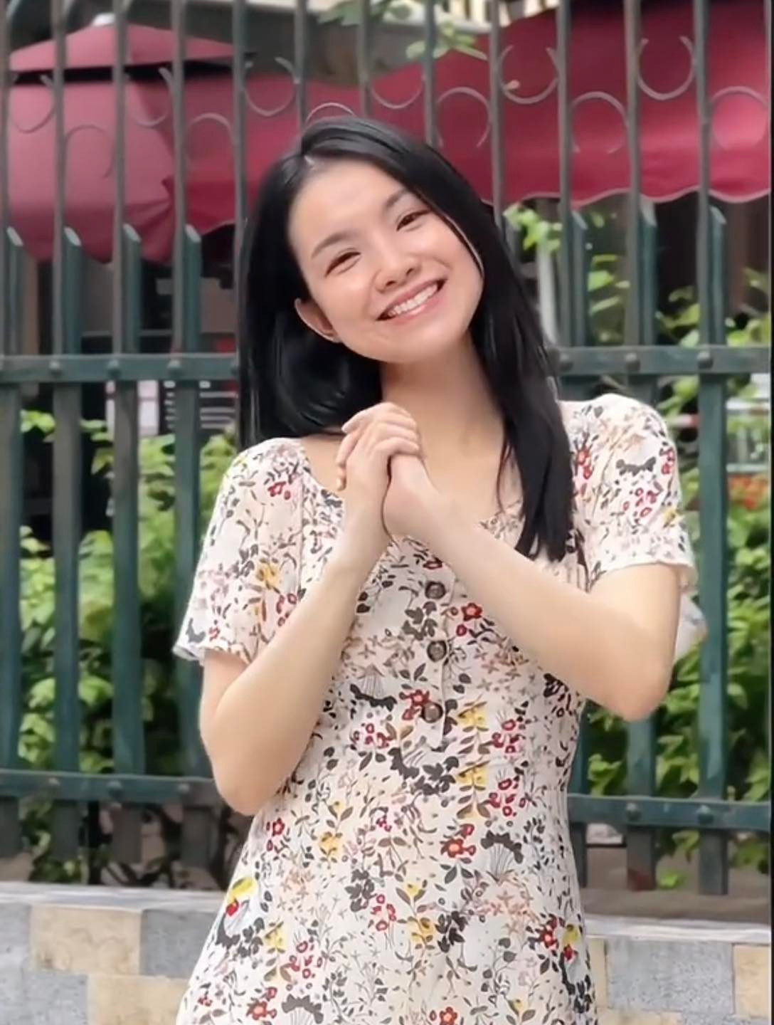 So với thời điểm đăng quang cách đây 16 năm thì nhan sắc của Thùy Lâm không quá khác biệt. Ở dưới phần bình luận, nhiều người cho rằng chiếc nhan sắc này có vẻ đã bị thời gian bỏ quên.