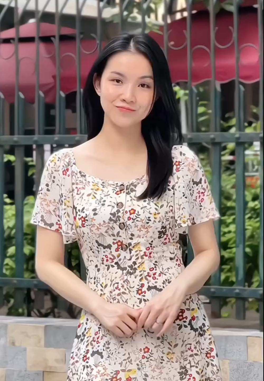 Nhan sac nang hau kin tieng dang quang 16 nam van nhu thieu nu