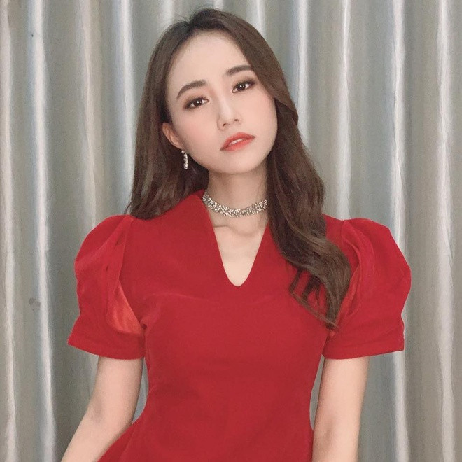 Không chỉ là người dẫn chương trình, Xuân Anh từng là vũ công chuyên nghiệp và chinh chiến nhiều cuộc thi sắc đẹp. 9X là Á khôi 1, Miss tài năng ở cuộc thi Tài sắc nữ sinh Báo chí 2013, giải khuyến khích Nụ cười VTV 2016, top 12 và Người đẹp ảnh của Miss Tourism Vietnam 2017.